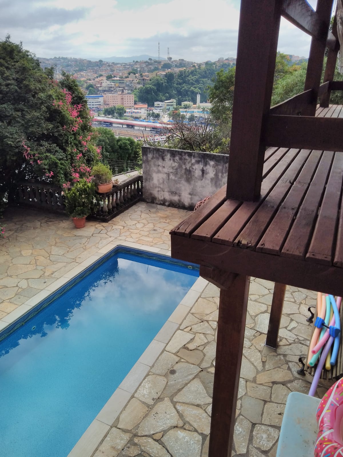 Casa com Piscina à Venda no Centro de Franco da Rocha!